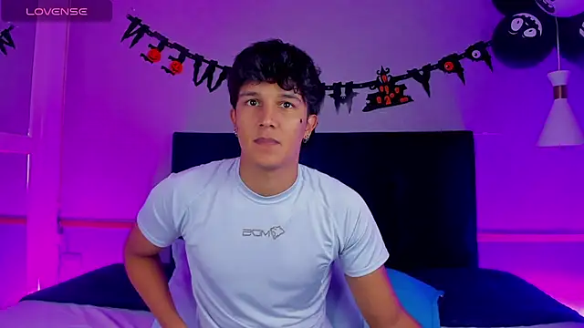 Snapshot of Leo_Savage_ chatting on October 24, 2025, 3:49 am Leo Savage online show from October 24, 2025, 3:49 am