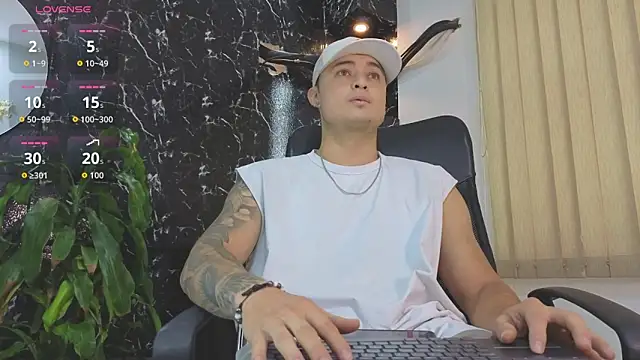 Snapshot of Alexander_ferre chatting on May 13, 2026, 12:34 pm Alexander ferre online show from May 13, 2026, 12:34 pm