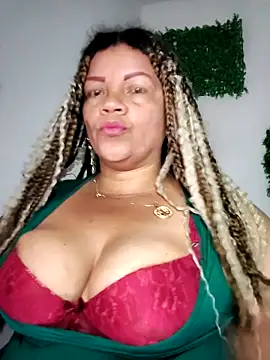 Snapshot of Eva_Luxei chatting on February 17, 2026, 12:24 pm Eva Luxei online show from February 17, 2026, 12:24 pm