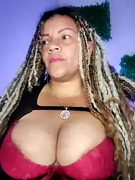 Snapshot of Eva_Luxei chatting on February 9, 2026, 3:04 am Eva Luxei online show from February 9, 2026, 3:04 am