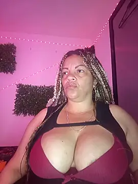 Snapshot of Eva_Luxei chatting on December 15, 2025, 8:20 am Eva Luxei online show from December 15, 2025, 8:20 am