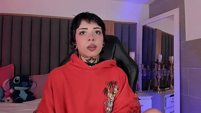 Snapshot of misstomie_ chatting on December 3, 2025, 4:06 pm misstomie online show from December 3, 2025, 4:06 pm