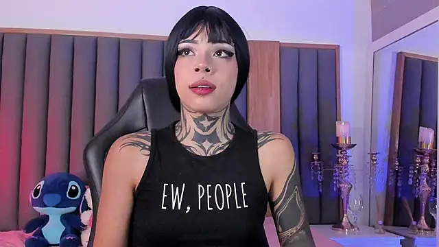 Snapshot of misstomie_ chatting on November 11, 2025, 4:13 pm misstomie online show from November 11, 2025, 4:13 pm