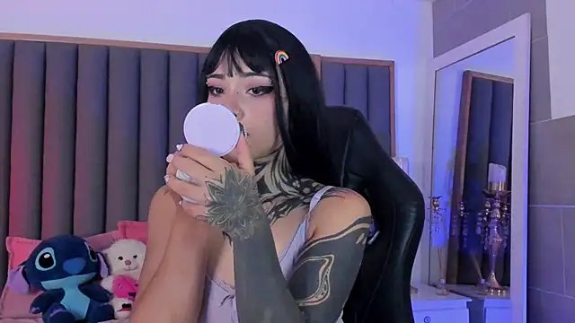 Snapshot of misstomie_ chatting on November 10, 2025, 2:11 pm misstomie online show from November 10, 2025, 2:11 pm