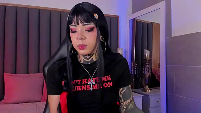 Snapshot of misstomie_ chatting on October 22, 2025, 3:00 pm misstomie online show from October 22, 2025, 3:00 pm