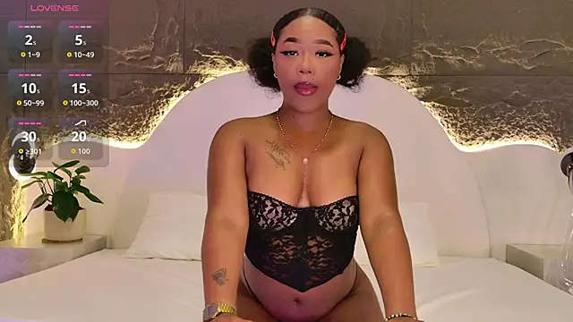 Snapshot of Nahomi_Rivera chatting on December 15, 2025, 12:33 pm Nahomi Rivera online show from December 15, 2025, 12:33 pm