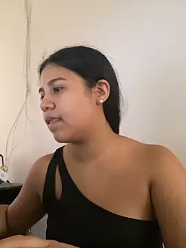 Snapshot of AntonellaCute_ab chatting on November 17, 2025, 10:14 pm AntonellaCute ab online show from November 17, 2025, 10:14 pm