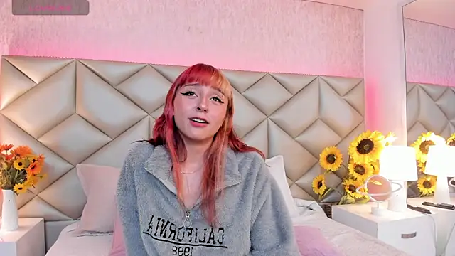 dafnne hall online show from November 25, 2025, 4:13 am