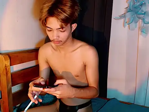 Snapshot of addicted_to_alex chatting on November 17, 2025, 6:28 am addicted to alex online show from November 17, 2025, 6:28 am