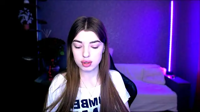 Dianaa Lee0 online show from November 29, 2025, 11:43 am