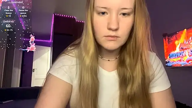 PandaFluff online show from April 18, 2026, 9:26 pm