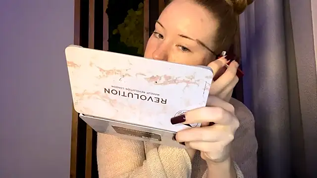 Snapshot of PandaFluff chatting on November 18, 2025, 4:10 pm PandaFluff online show from November 18, 2025, 4:10 pm