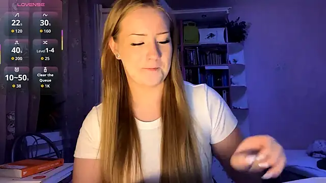 Snapshot of PandaFluff chatting on October 3, 2025, 3:24 pm PandaFluff online show from October 3, 2025, 3:24 pm