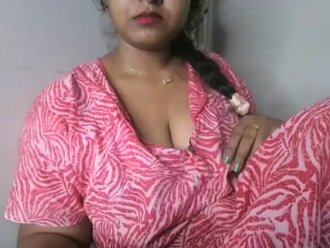 Snapshot of its_me_Rashmi chatting on October 19, 2025, 8:17 am its me Rashmi online show from October 19, 2025, 8:17 am
