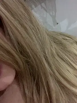 Snapshot of loirinhaszsp chatting on April 16, 2026, 1:06 am loirinhaszsp online show from April 16, 2026, 1:06 am