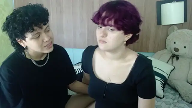 JadeAndJess  online show from September 23, 2025, 1:40 pm