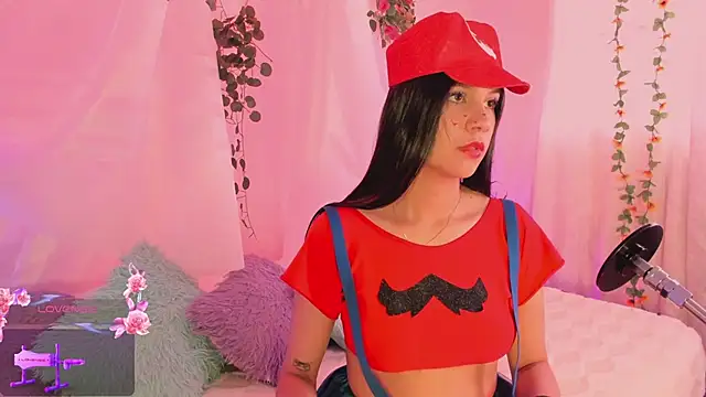 Emmiicute online show from November 24, 2025, 8:42 pm