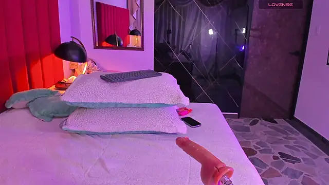 Snapshot of eimy_jones_ chatting on January 17, 2026, 3:21 am eimy jones online show from January 17, 2026, 3:21 am