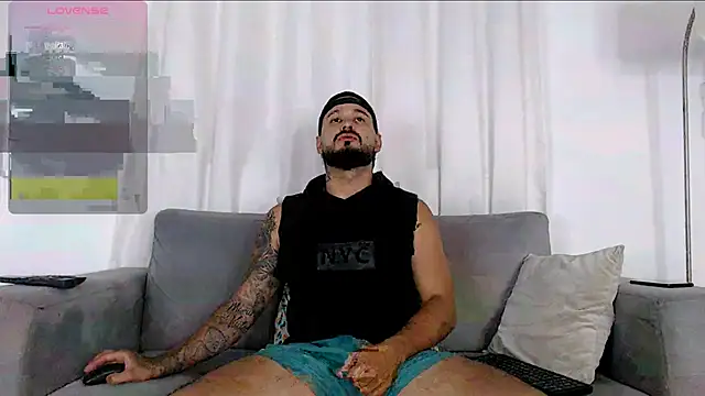 Snapshot of Eric_Evans1 chatting on October 28, 2025, 4:02 am Eric Evans1 online show from October 28, 2025, 4:02 am