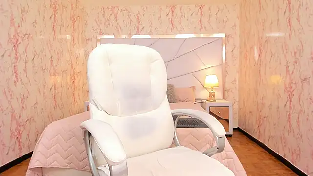 Snapshot of Emily_Whinfre chatting on November 14, 2025, 10:57 pm Emily Whinfre online show from November 14, 2025, 10:57 pm