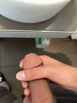 SergioGarcia93 online show from April 7, 2026, 10:11 pm