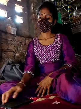 Snapshot of priyastrip314 chatting on November 5, 2025, 9:23 am priyastrip314 online show from November 5, 2025, 9:23 am