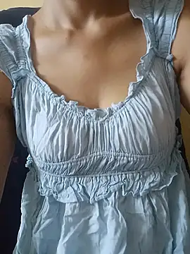 Aashiika1176 online show from September 25, 2025, 9:43 pm