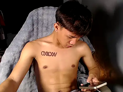 naughtyboyloy 0 online show from April 8, 2026, 5:25 pm