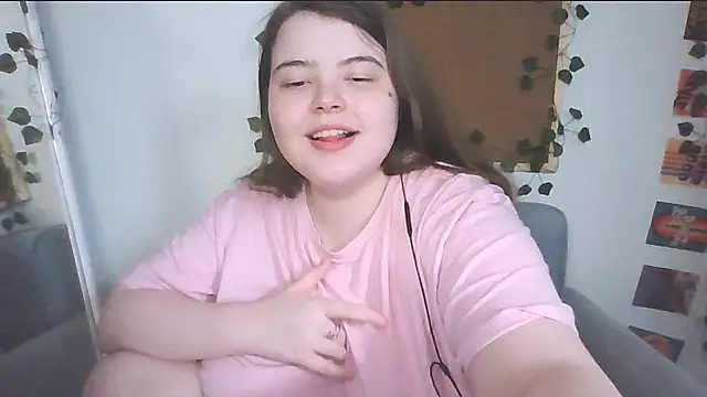 brattyprincessemma online show from September 14, 2025, 1:33 pm