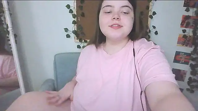 brattyprincessemma online show from September 24, 2025, 3:29 pm