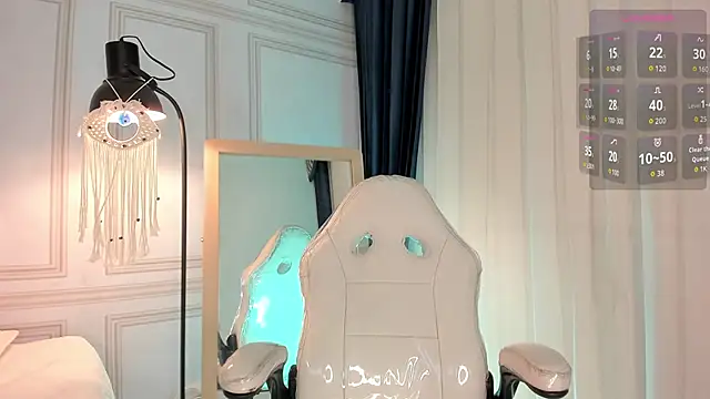 Snapshot of Doll_Isa_ chatting on November 11, 2025, 6:36 pm Doll Isa online show from November 11, 2025, 6:36 pm