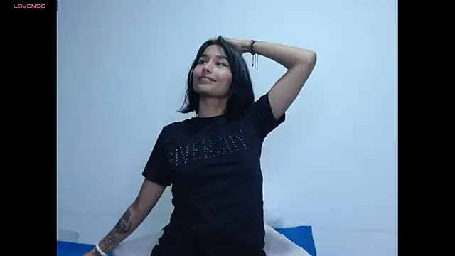 Gia Lee online show from December 22, 2025, 3:39 am