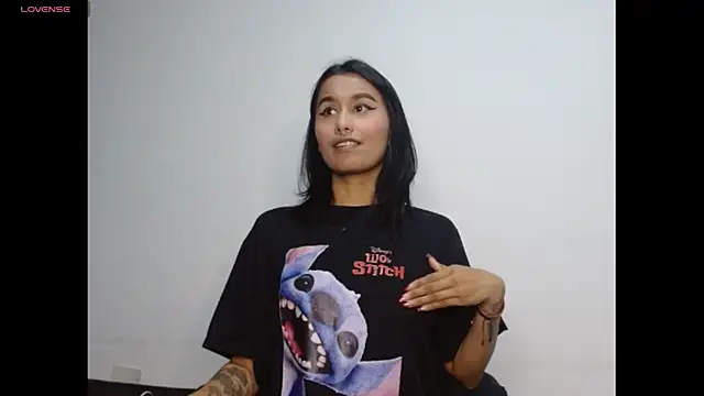 Snapshot of Gia_Lee chatting on November 11, 2025, 2:39 am Gia Lee online show from November 11, 2025, 2:39 am