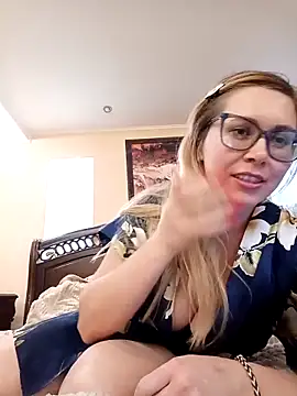 Snapshot of Crystal00Girl chatting on November 3, 2025, 1:11 am Crystal00Girl online show from November 3, 2025, 1:11 am