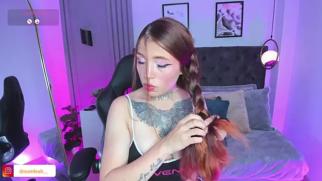 Snapshot of dreamleah_ chatting on November 6, 2025, 5:11 am dreamleah online show from November 6, 2025, 5:11 am