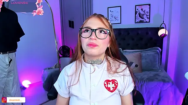 Snapshot of dreamleah_ chatting on December 19, 2025, 6:27 am dreamleah online show from December 19, 2025, 6:27 am