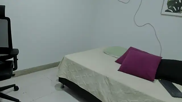 Cherrydollxx online show from November 11, 2025, 11:49 am