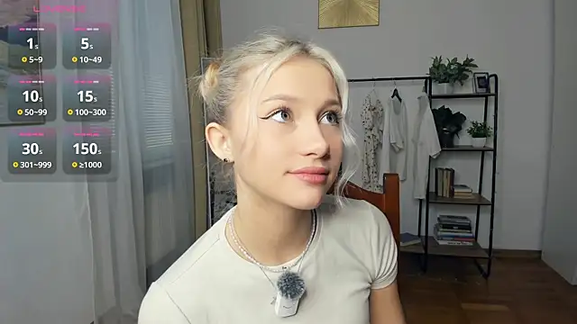 Snapshot of FaaBinaa chatting on November 10, 2025, 7:24 am FaaBinaa online show from November 10, 2025, 7:24 am