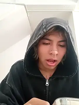 OliIverr22 online show from September 15, 2025, 4:07 pm