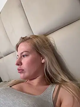 Snapshot of Chloemillerrxx chatting on September 13, 2025, 1:49 am Chloemillerrxx online show from September 13, 2025, 1:49 am