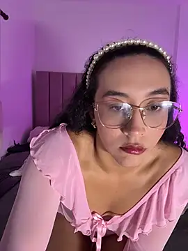 Snapshot of alehia_cute chatting on May 6, 2026, 11:31 pm alehia cute online show from May 6, 2026, 11:31 pm