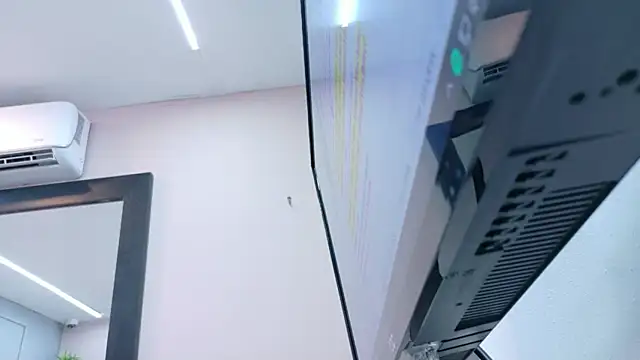 Snapshot of Camila_Hill_ chatting on November 28, 2025, 1:44 pm Camila Hill online show from November 28, 2025, 1:44 pm