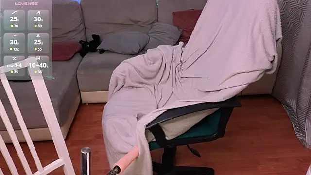 Cutieott online show from October 31, 2025, 3:08 pm