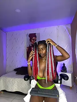 Snapshot of MorenaLush_Eup chatting on October 29, 2025, 3:27 am MorenaLush Eup online show from October 29, 2025, 3:27 am