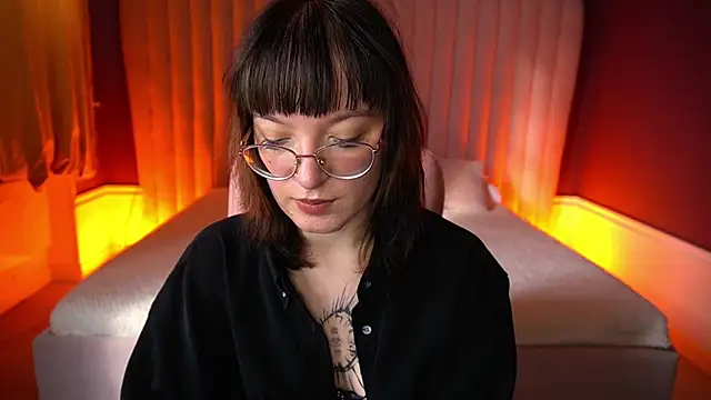 Snapshot of Pixie_Peachh chatting on October 17, 2025, 12:51 pm Pixie Peachh online show from October 17, 2025, 12:51 pm