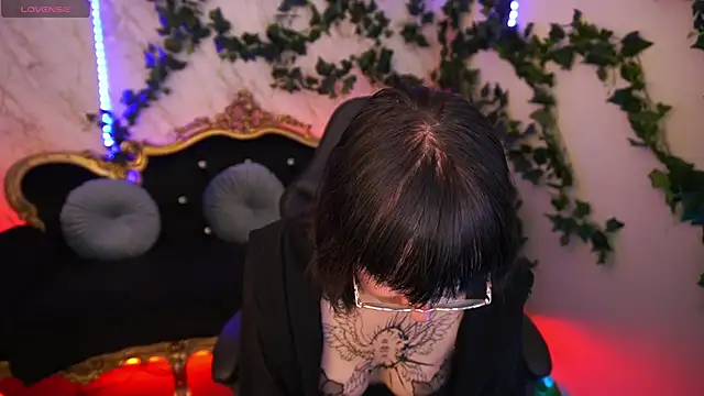 Snapshot of Pixie_Peachh chatting on September 17, 2025, 5:42 am Pixie Peachh online show from September 17, 2025, 5:42 am