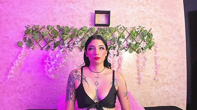 Snapshot of ImEmily444 chatting on October 23, 2025, 2:10 am ImEmily444 online show from October 23, 2025, 2:10 am