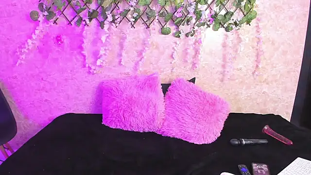 Snapshot of ImEmily444 chatting on October 24, 2025, 7:57 pm ImEmily444 online show from October 24, 2025, 7:57 pm