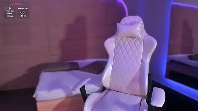 HannahMontgomery online show from November 21, 2025, 4:06 pm