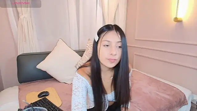 Nahomi key  online show from November 12, 2025, 7:51 pm